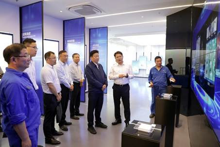 打造向上向前第一象限生力軍 錘煉甘于做人做事作難、受苦受累受屈的企業(yè)家隊伍——河南投資集團(tuán)黨委書記、董事長劉新勇蒞臨安彩高科開展主題教育調(diào)研