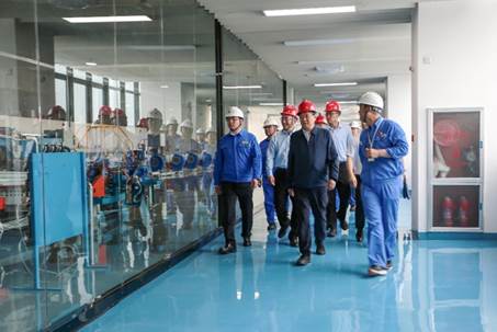 打造向上向前第一象限生力軍 錘煉甘于做人做事作難、受苦受累受屈的企業(yè)家隊伍——河南投資集團(tuán)黨委書記、董事長劉新勇蒞臨安彩高科開展主題教育調(diào)研