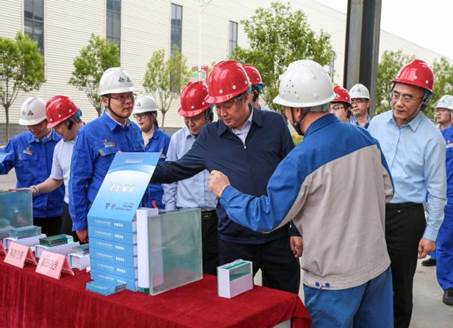 打造向上向前第一象限生力軍 錘煉甘于做人做事作難、受苦受累受屈的企業(yè)家隊伍——河南投資集團(tuán)黨委書記、董事長劉新勇蒞臨安彩高科開展主題教育調(diào)研