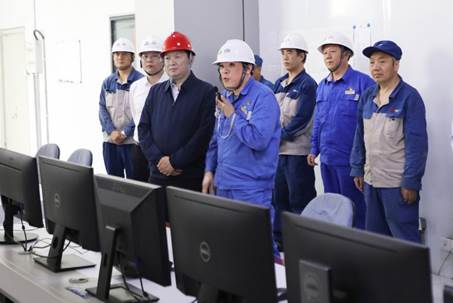 打造向上向前第一象限生力軍 錘煉甘于做人做事作難、受苦受累受屈的企業(yè)家隊伍——河南投資集團(tuán)黨委書記、董事長劉新勇蒞臨安彩高科開展主題教育調(diào)研